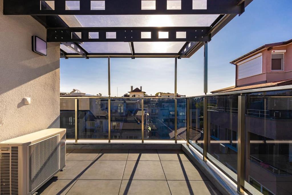 Hills View Central Apartment พลอฟดิฟ ภายนอก รูปภาพ