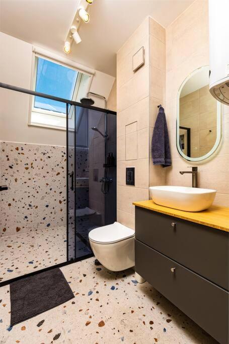 Hills View Central Apartment พลอฟดิฟ ภายนอก รูปภาพ